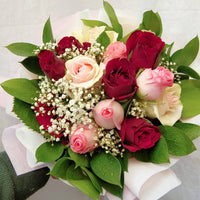 Hand Bouquet - Fresh Red and Pink Roses