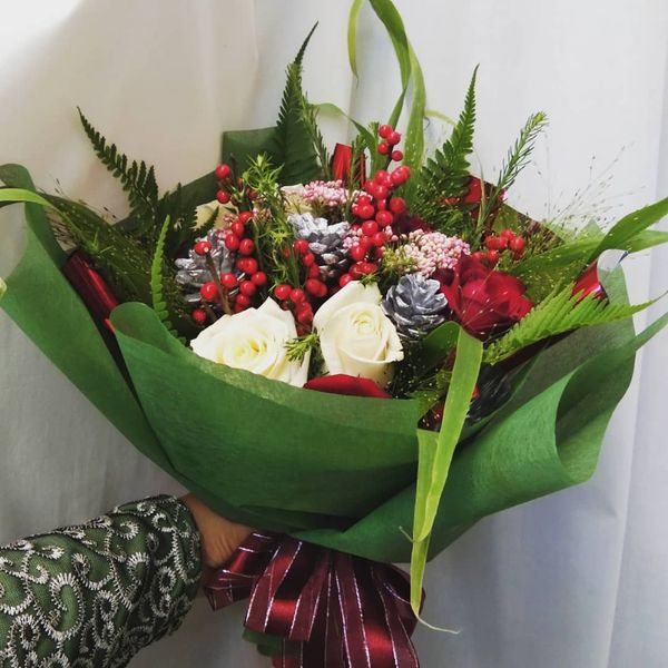 Hand Bouquet - Fresh Red and White Roses